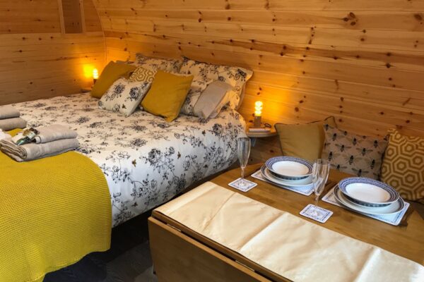 Bumblebee Glamping Pods - Dining