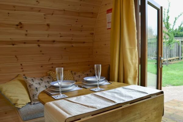 Bumblebee Glamping Pods - Dining Area