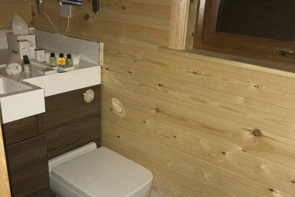 Bumblebee Glamping Pods - bathroom