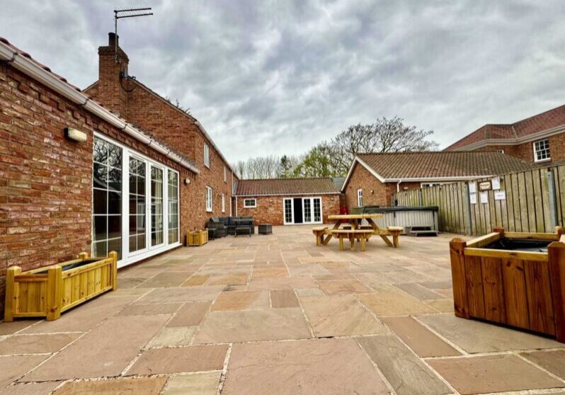 Bumblebee Cottage - Outside Area